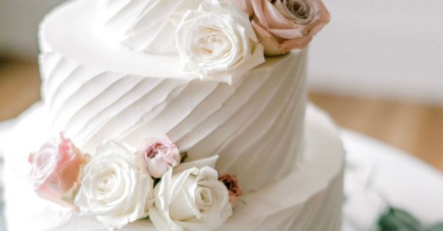 Wedding Cakes Designed with Flowers | World's Best Wedding Photography